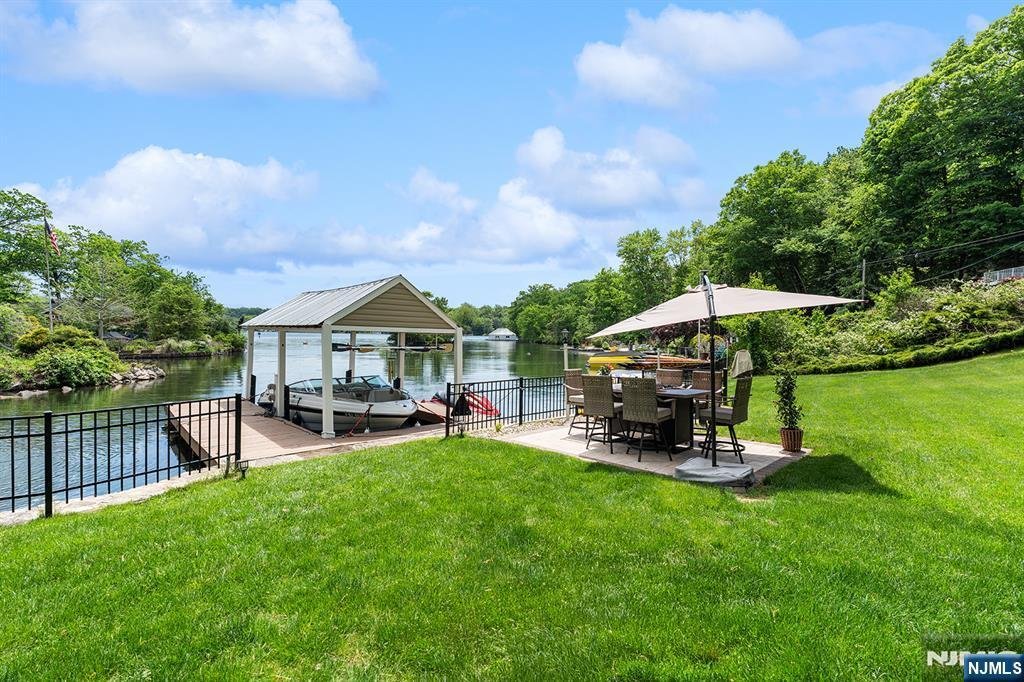 House in Hopatcong, New Jersey, United States 4 - 18018164