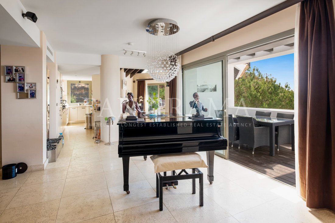 Apartment in Benahavis, Andalusia, Spain 4 - 15028220