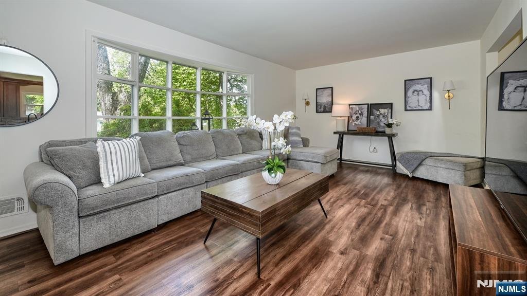 House in Wayne, New Jersey, United States 5 - 18018130