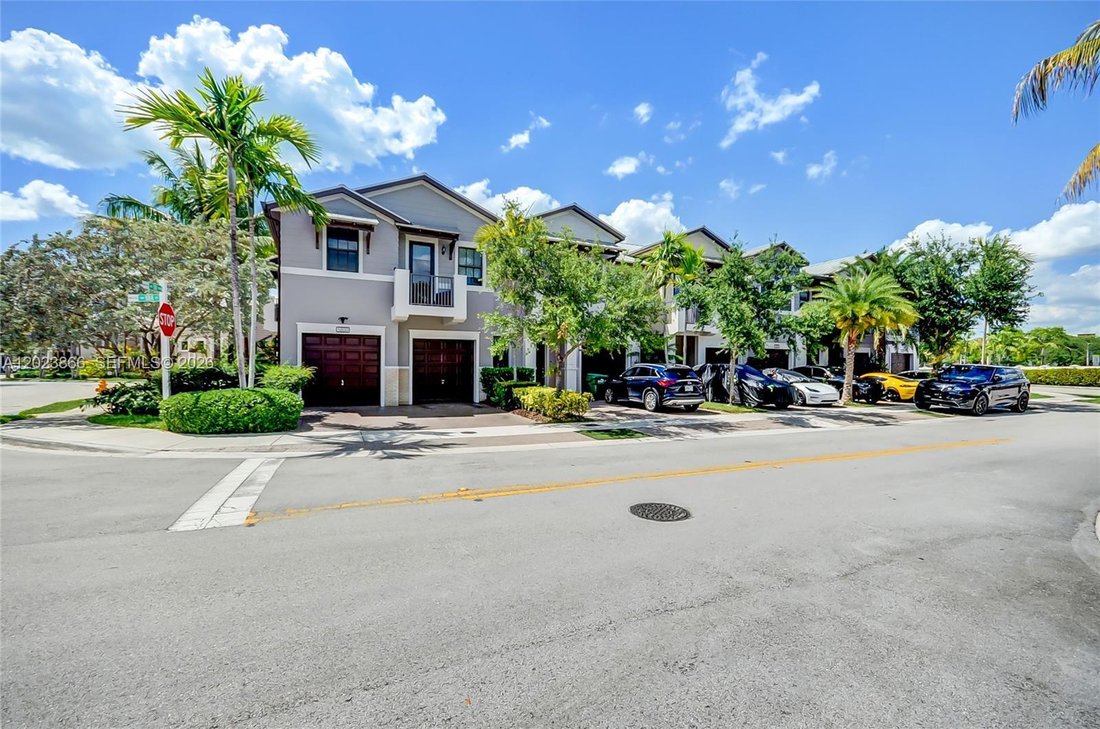 Townhouse in Doral, Florida, United States 2 - 18019276
