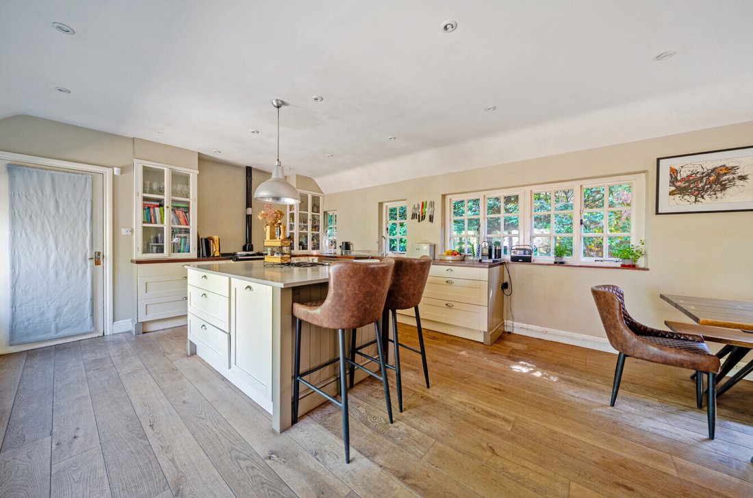 House in Hook Heath, Woking, England 4 - 18019117