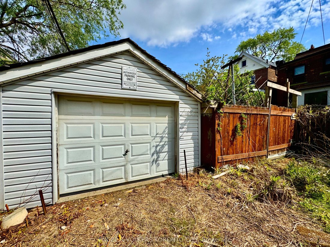 House in Toronto, Ontario, Canada 5 - 18020498