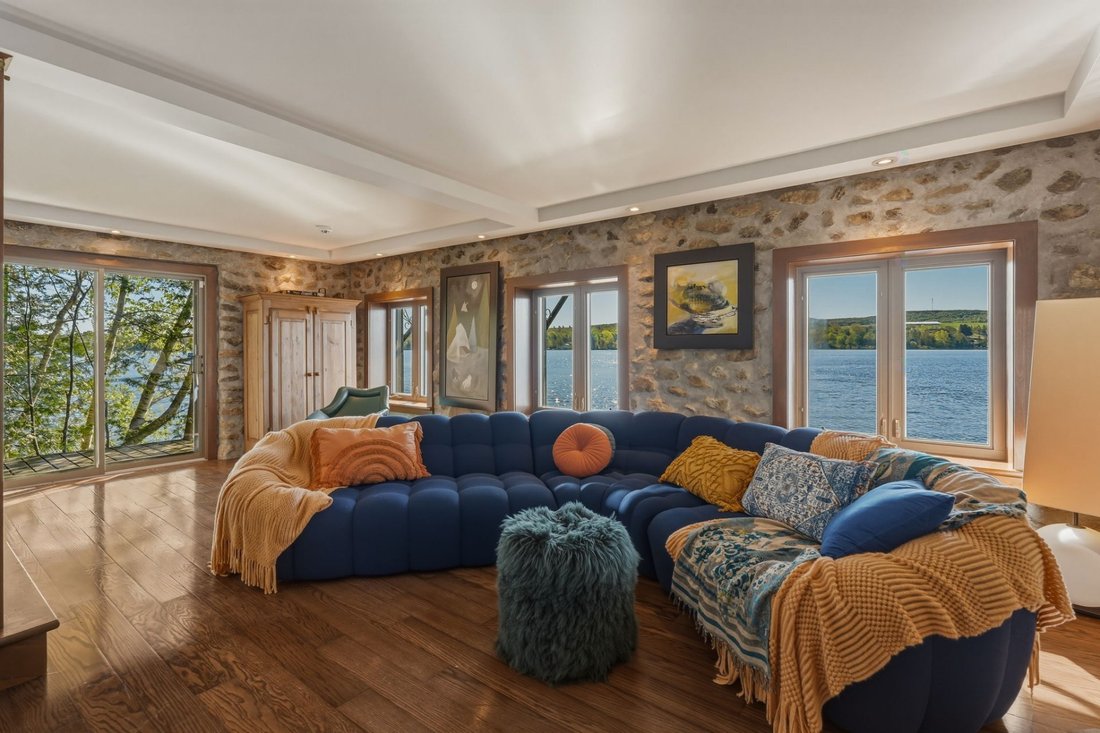 House in Magog, Quebec, Canada 3 - 18020548