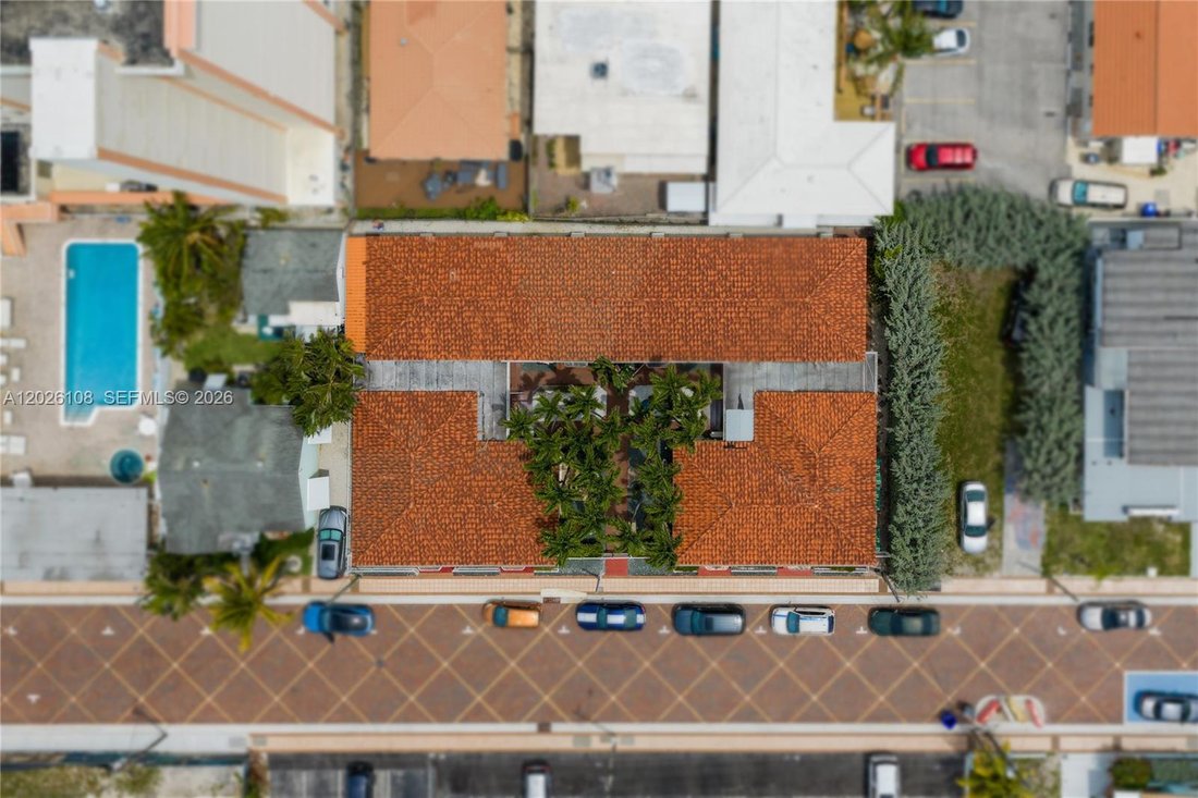 Hollywood, Florida, United States 4 - 18019271
