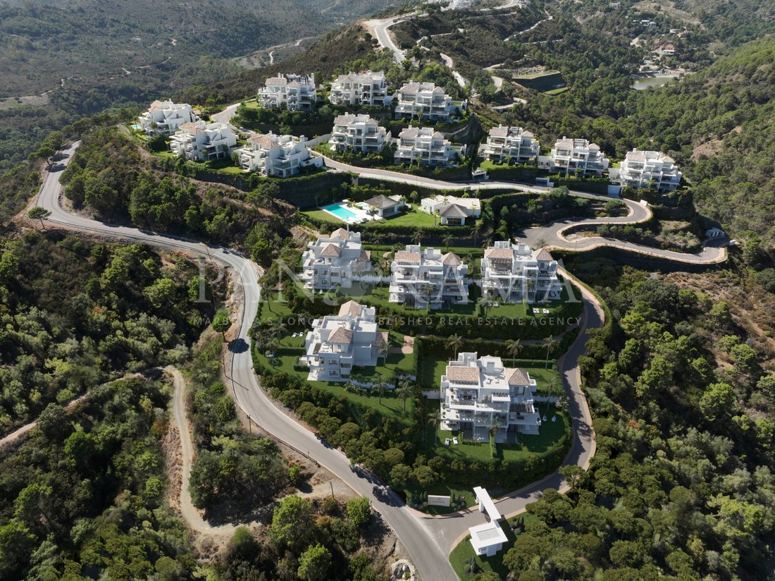 Apartment in Benahavis, Andalusia, Spain 2 - 13290009
