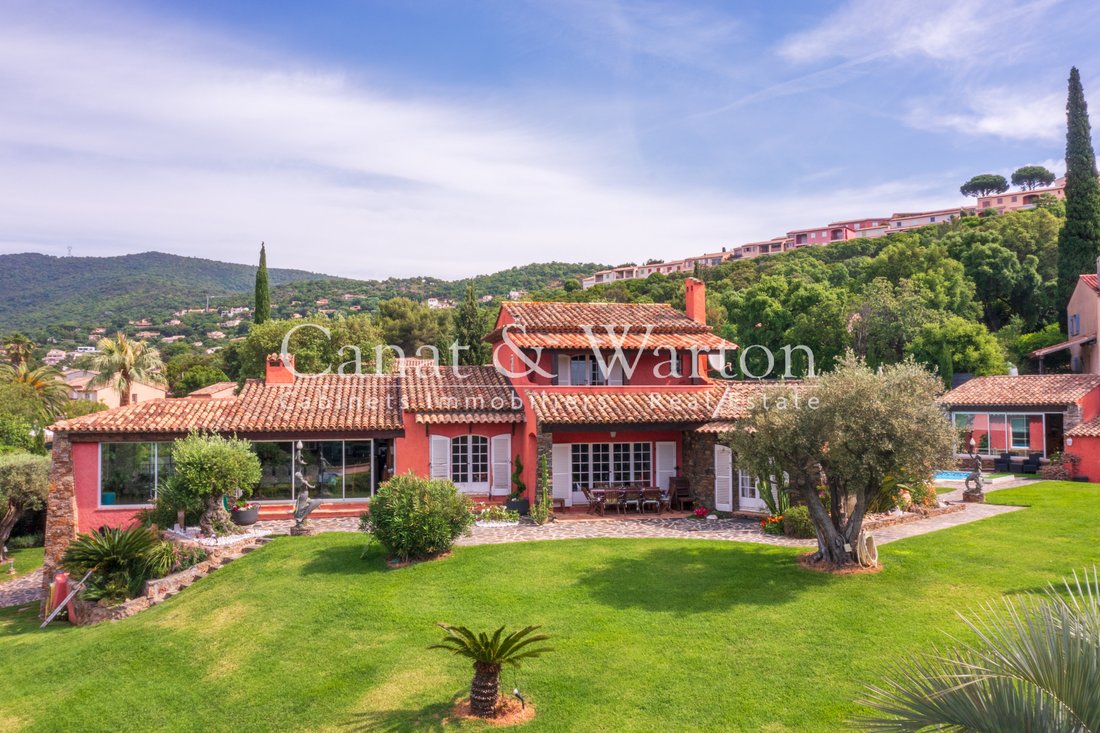 Villa in Sud, Cavalaire-sur-Mer, France 1 - 15798643