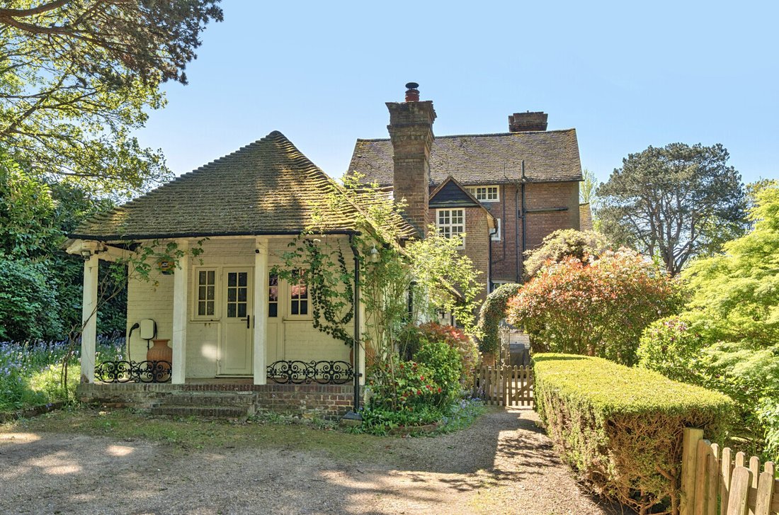 House in Hook Heath, Woking, England 3 - 18019117