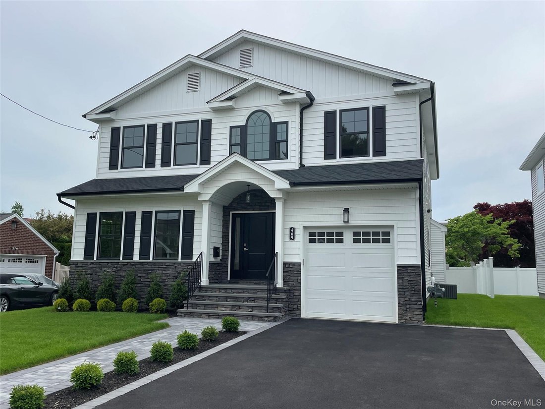 House in Mineola, New York, United States 1 - 18019533