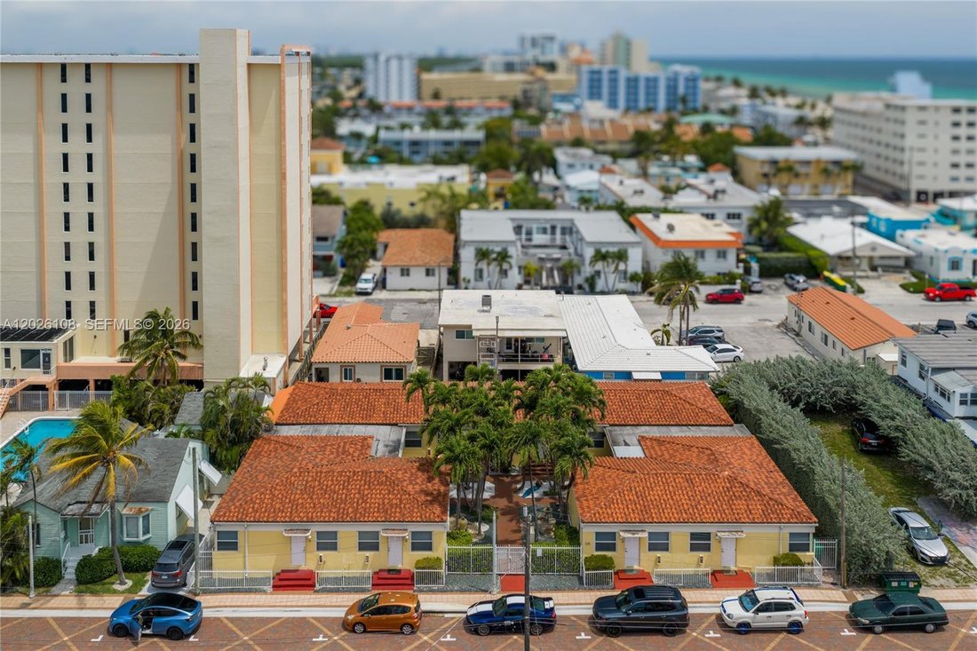 Hollywood, Florida, United States 2 - 18019271