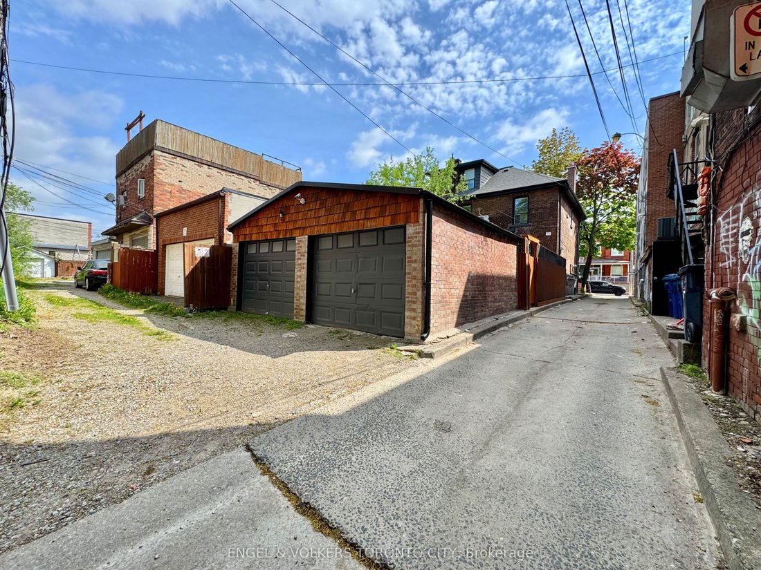 House in Toronto, Ontario, Canada 3 - 18020498