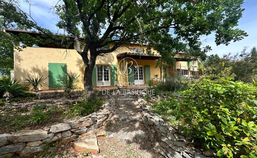 Villa in Saint-Maximin-la-Sainte-Baume, Provence-Alpes-Côte d'Azur, France 1