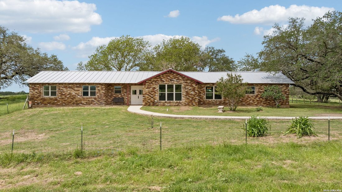House in Floresville, Texas, United States 3 - 18020962