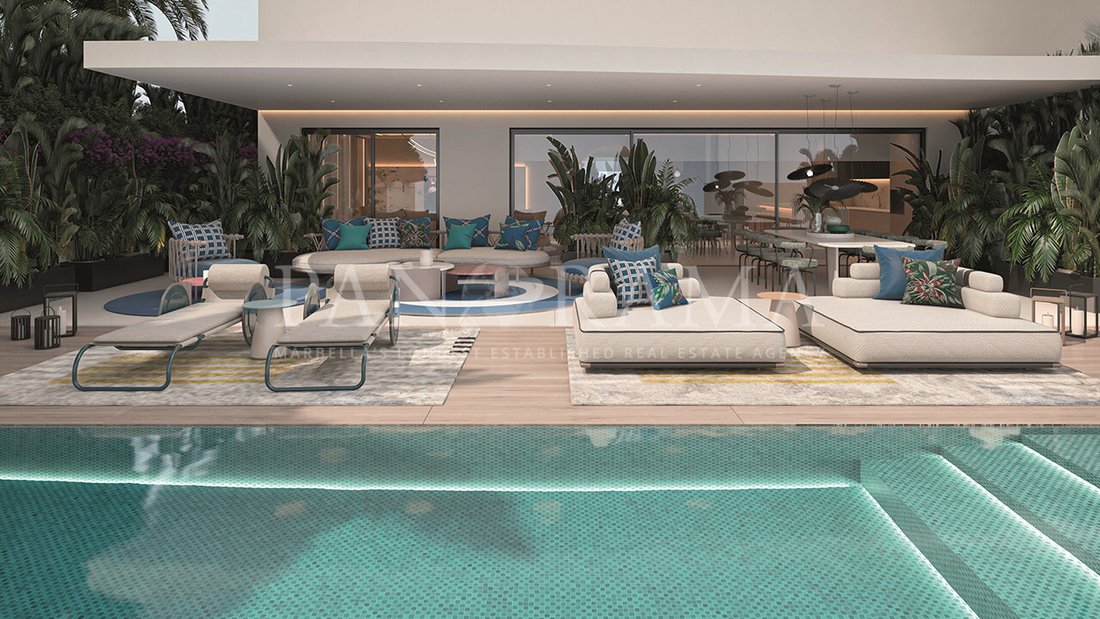 Villa in Elviria-Cabopino, Marbella, Spain 1 - 12038263