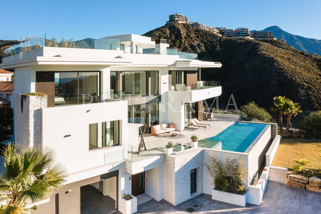 Villa in La Quinta, Benahavis, Andalusia 1 - 15216958