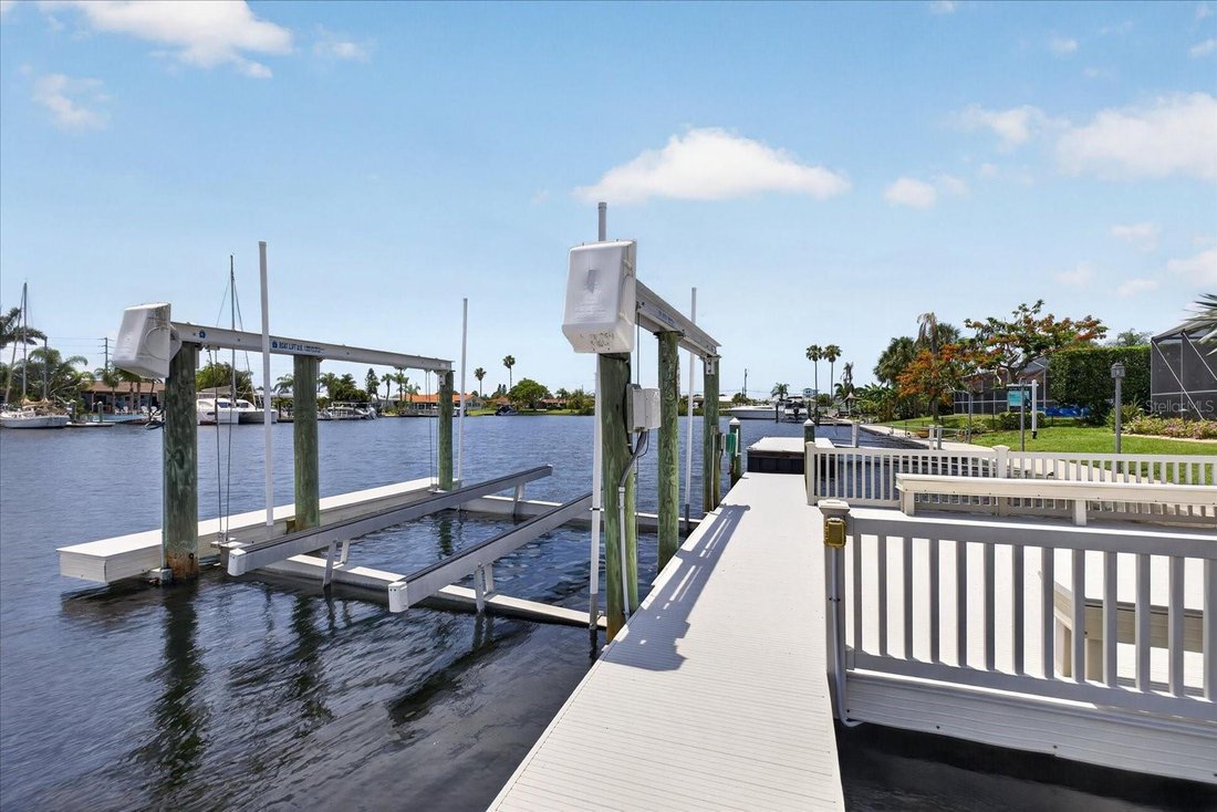 House in New Port Richey, Florida, United States 5 - 18018175