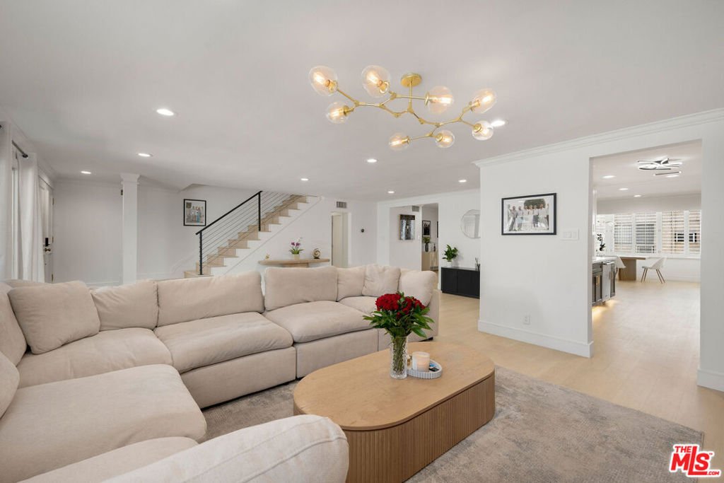 Condo in Los Angeles, California, United States 3 - 18018871