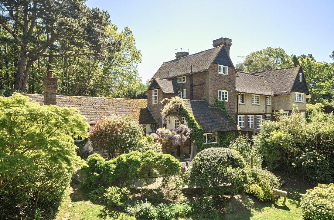House in Hook Heath, Woking, England 2 - 18019117