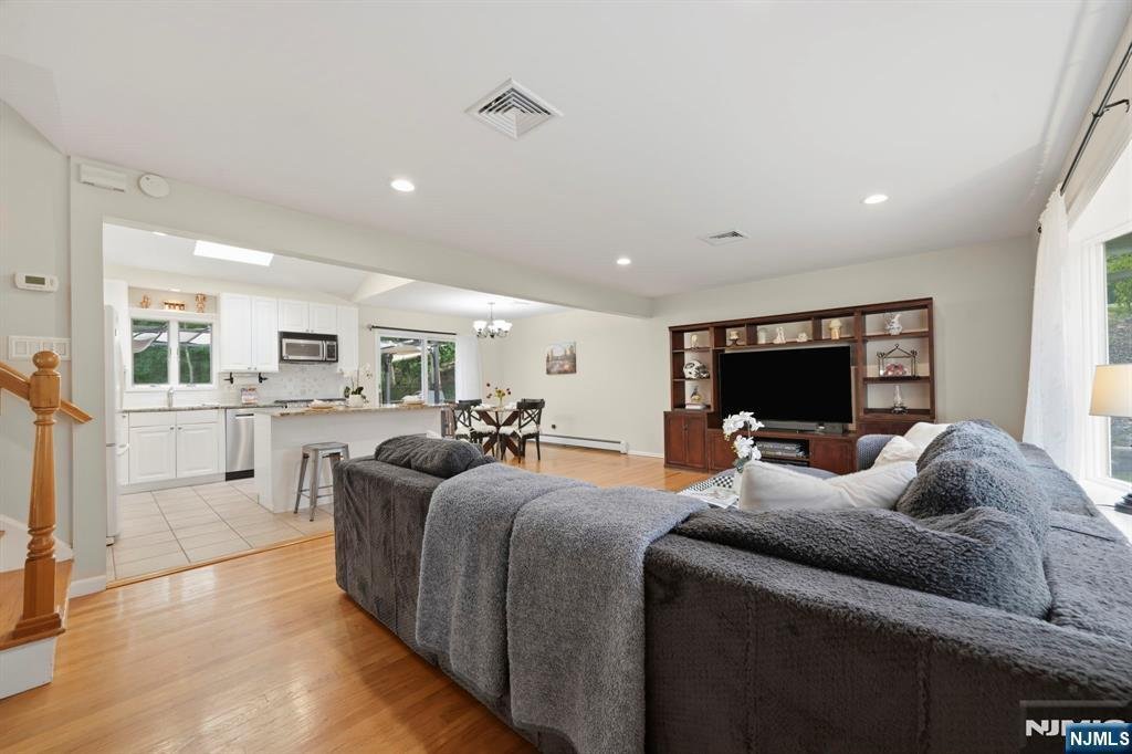 House in Wayne, New Jersey, United States 4 - 18018198