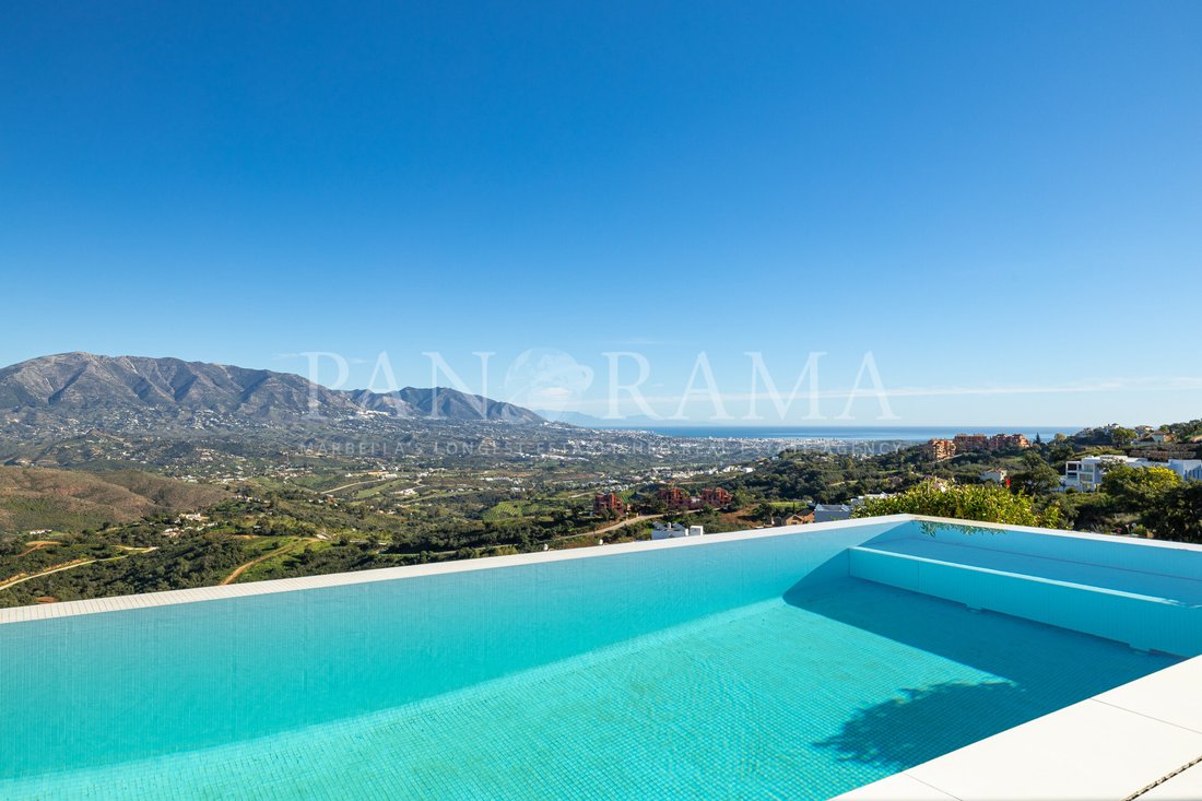 Villa in Elviria-Cabopino, Marbella, Spain 2 - 15092257