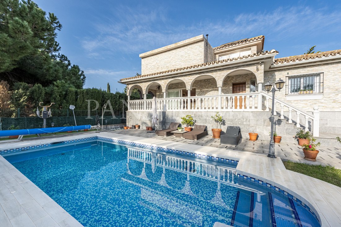 Villa in Elviria-Cabopino, Marbella, Spain 1 - 15075247