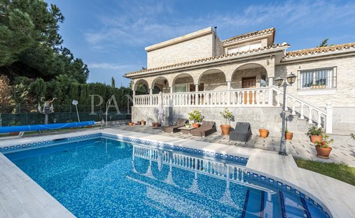 Villa in Elviria-Cabopino, Marbella, Spain 1