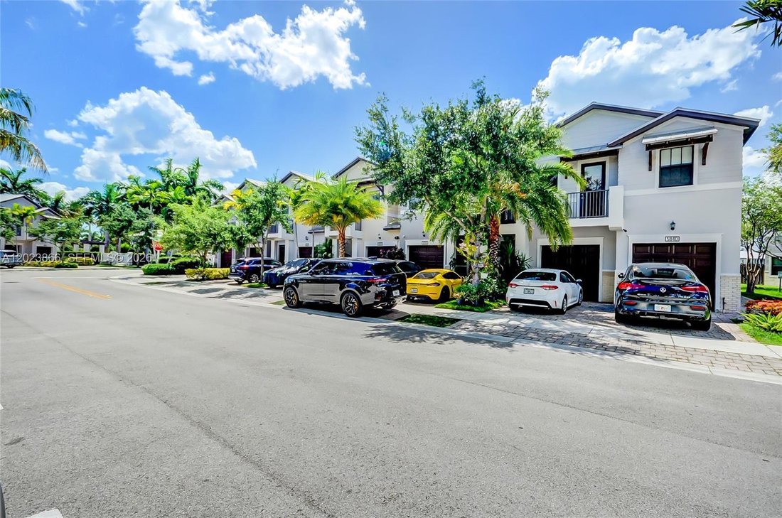 Townhouse in Doral, Florida, United States 3 - 18019276