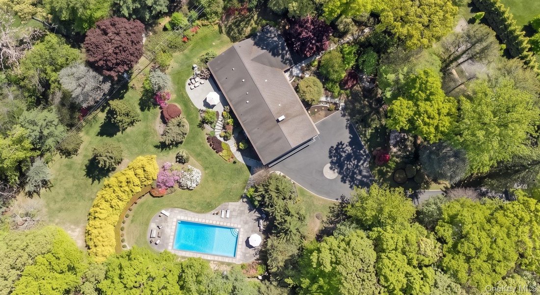 House in Old Westbury, New York, United States 1 - 18018136