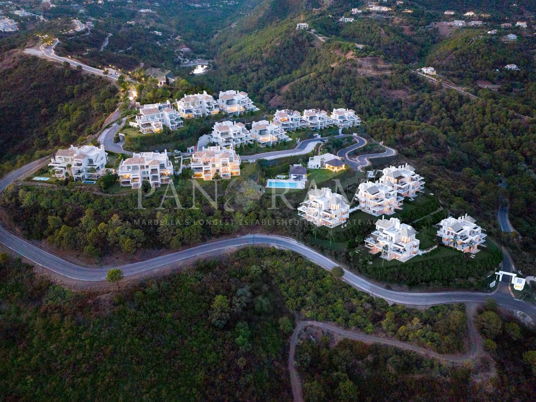 Penthouse in Benahavis, Andalusia, Spain 2 - 13289998