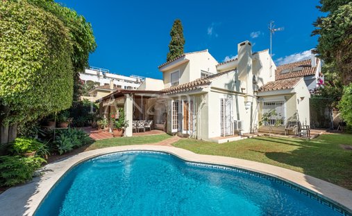 Villa en Milla de Oro, Andalucía, España 1