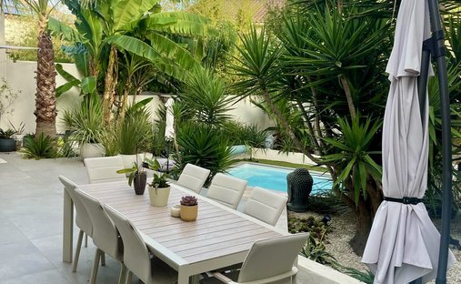 House in Centre Ville, Castries, France 1