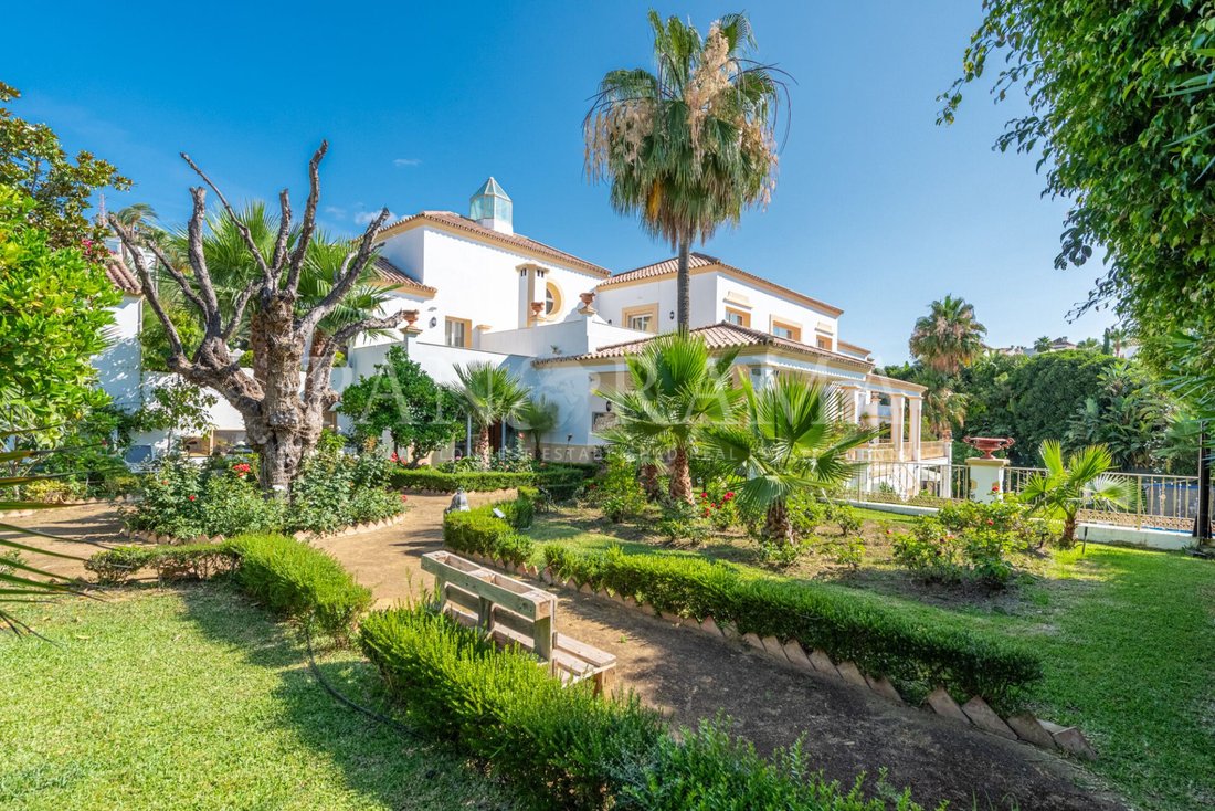 Villa in El Paraíso, Benahavis, Spain 1 - 13093076