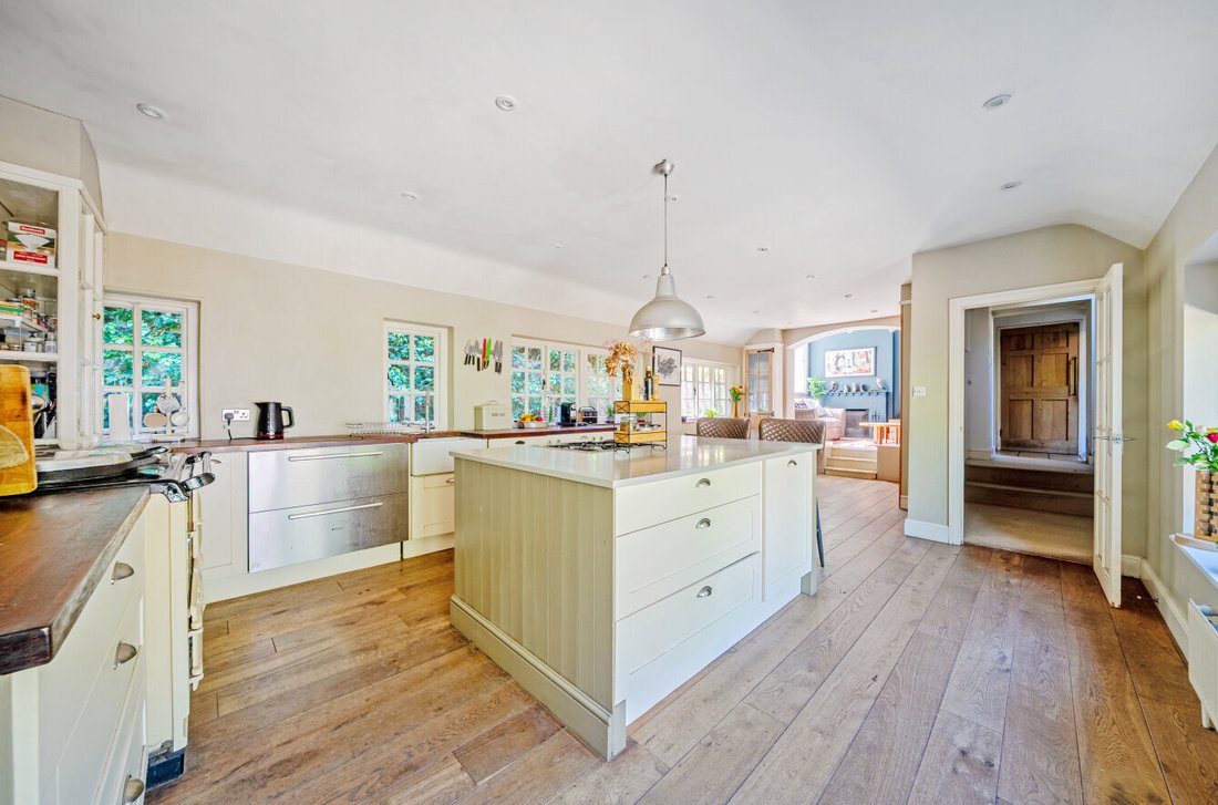 House in Hook Heath, Woking, England 5 - 18019117