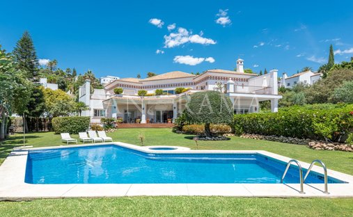 Villa in El Paraíso, Benahavis, Spain 1