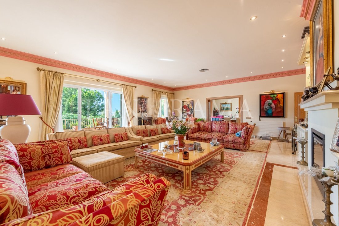Villa in El Paraíso, Benahavis, Spain 2 - 13093076