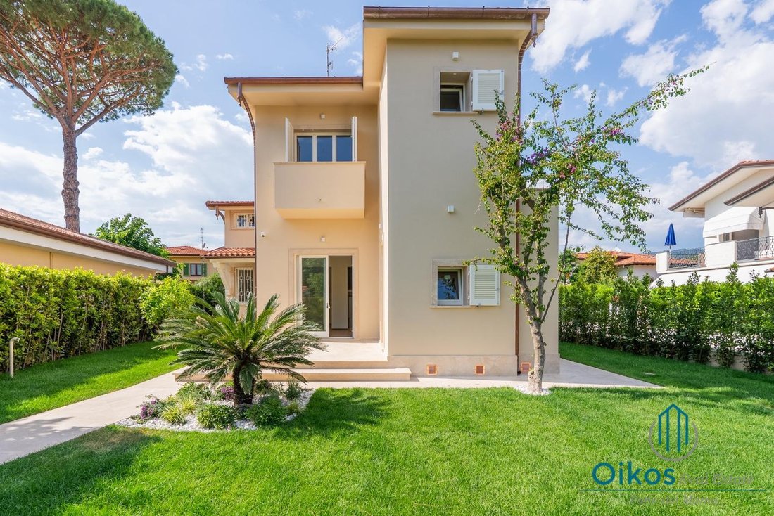 Villa in Center, Forte dei Marmi, Tuscany 1 - 15685546