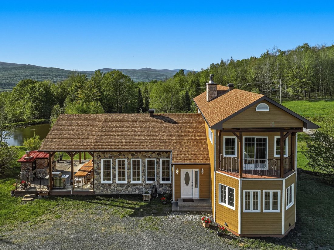 House in Potton, Quebec, Canada 3 - 18020522