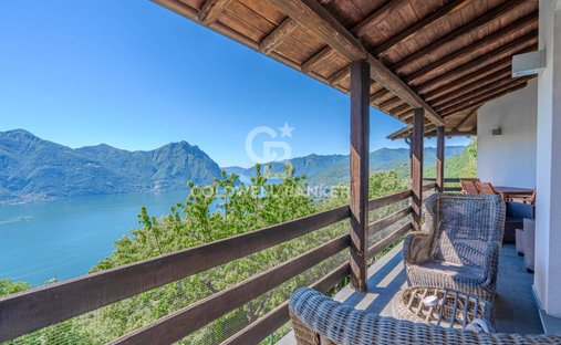 Villa in Costa Volpino, Lombardy, Italy 1
