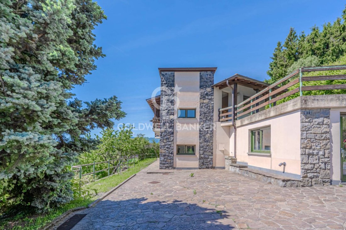 Villa in Costa Volpino, Lombardy, Italy 4 - 18021712