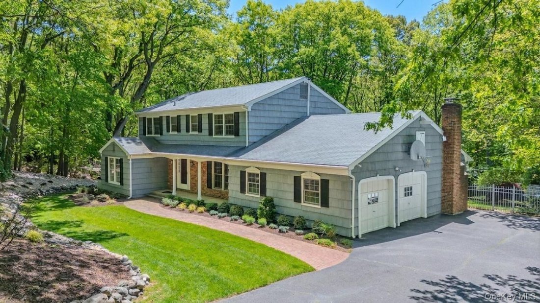 House in Port Jefferson, New York, United States 3 - 18021751