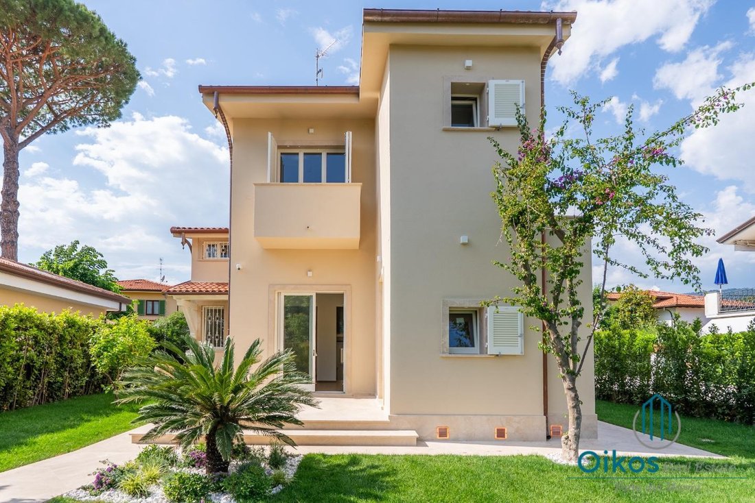 Villa in Center, Forte dei Marmi, Tuscany 2 - 15685546
