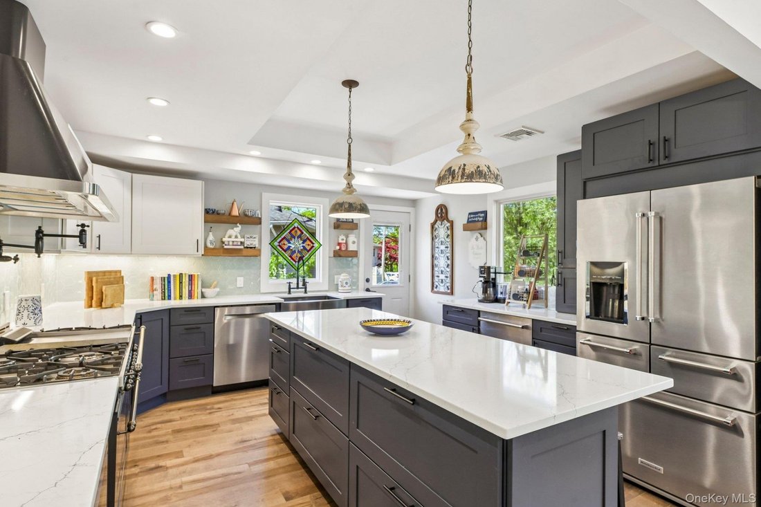 House in East Northport, New York, United States 4 - 18021753