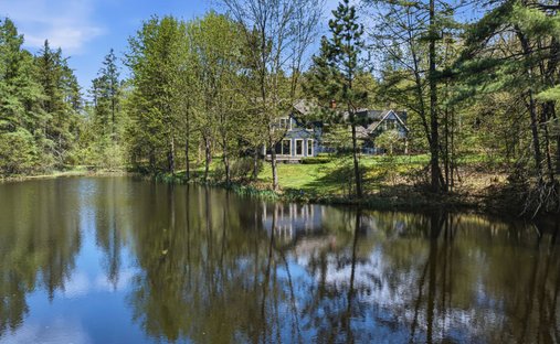 House in Cookshire-Eaton, Quebec, Canada 1