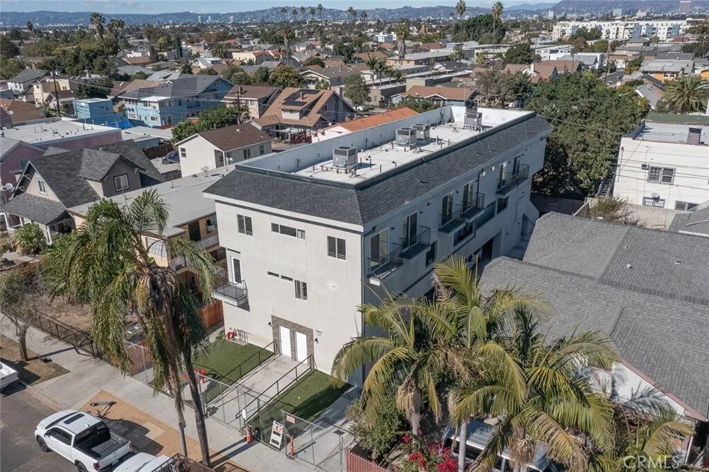 Los Angeles, California, United States 3 - 18019913