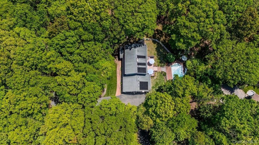 House in Port Jefferson, New York, United States 4 - 18021751