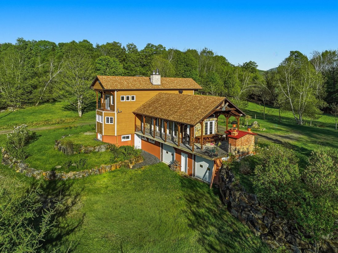 House in Potton, Quebec, Canada 2 - 18020522
