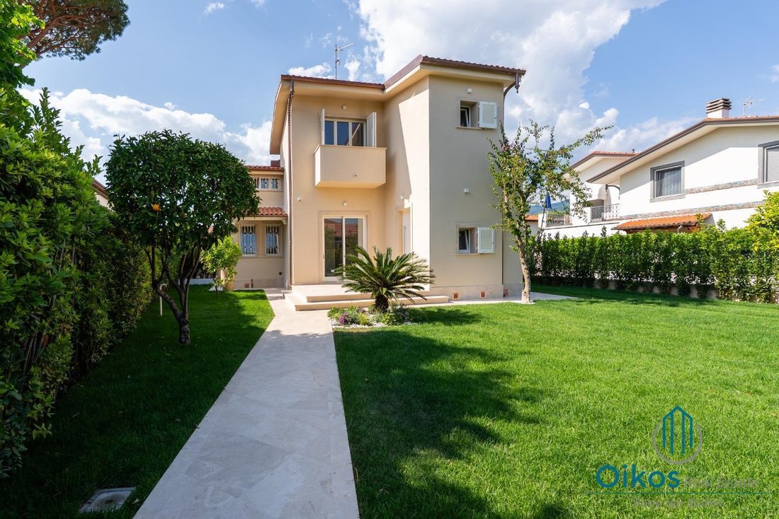 Villa in Center, Forte dei Marmi, Tuscany 4 - 15685546