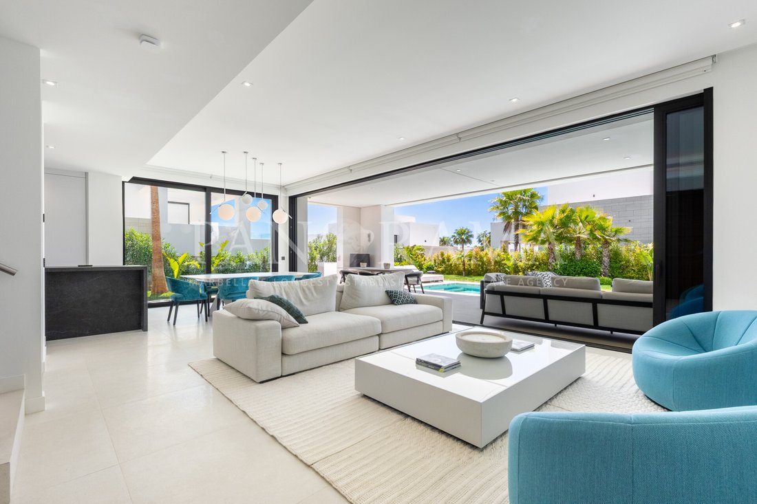 Villa in Rio Real, Marbella, Andalusia 2 - 17721024