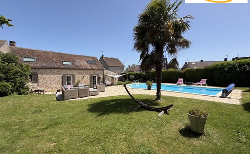 House in Saint-Martin-de-Brethencourt, Ile-de-France, France 1