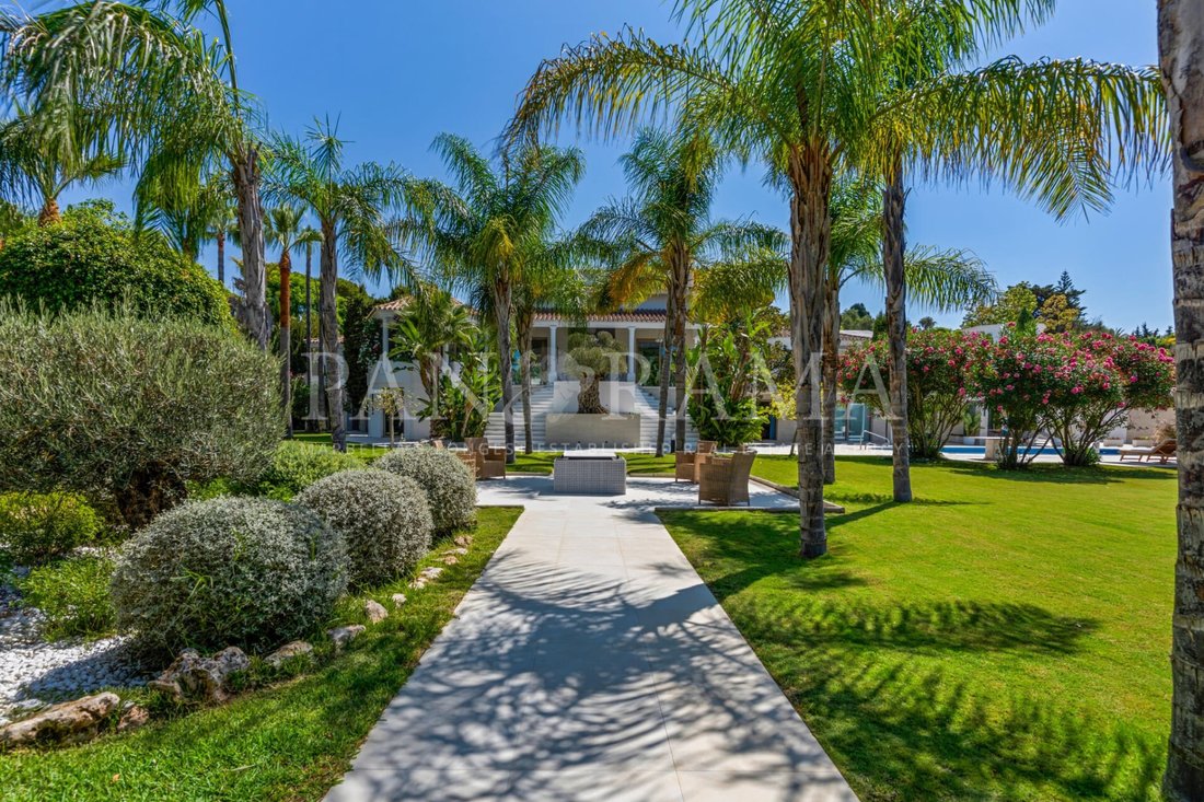 Villa in Guadalmina Baja, San Pedro de Alcantara, Spain 1 - 16327250