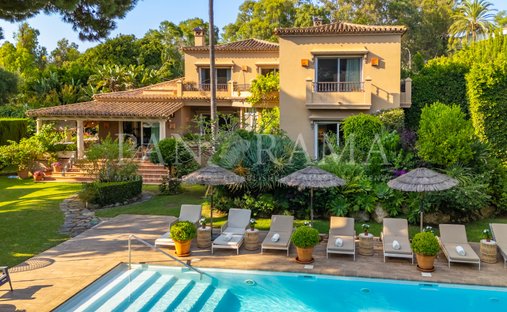 Villa in Elviria-Cabopino, Marbella, Spain 1